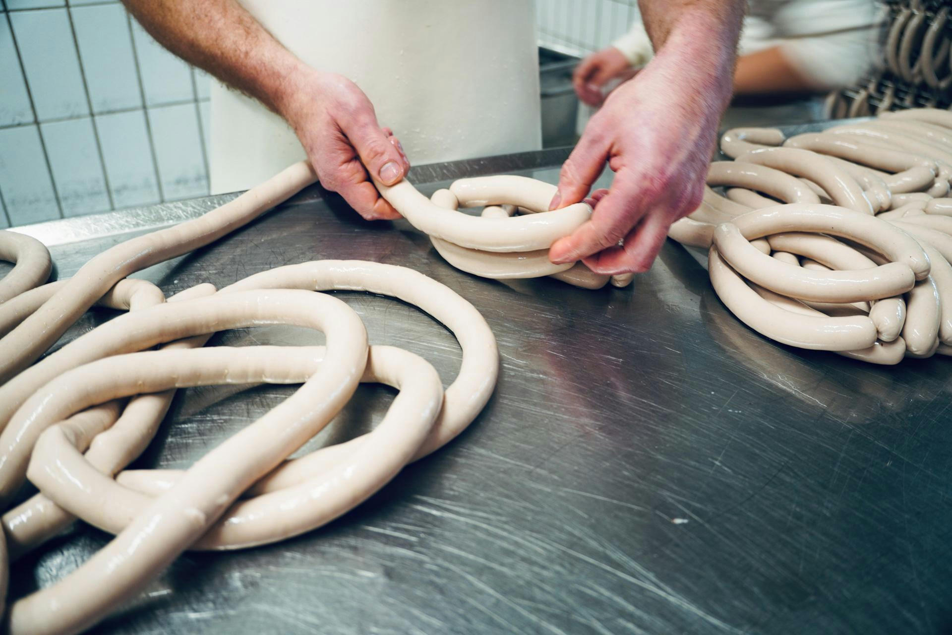 Stücke von rohem Fleisch