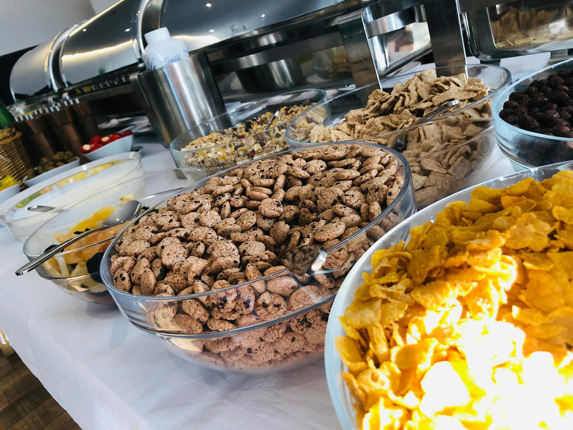 Auslage des Frühstücksbuffets